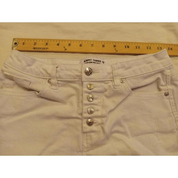Almost Famous Super High Rise Short White Women's Size 7 Raw Hem Button Fly - Picture 3 of 4